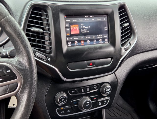 Used 2019 Jeep Cherokee Latitude w/ Popular Appearance Group FWD image 19
