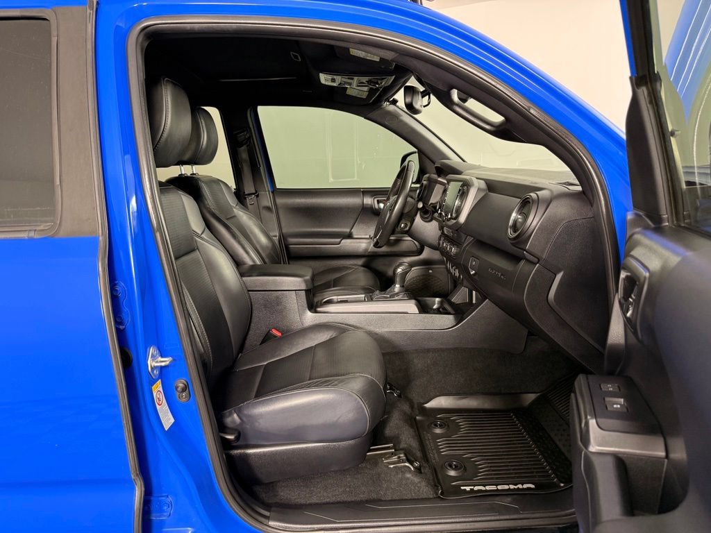 Used 2020 Toyota Tacoma TRD Off-Road w/ TRD Premium Off Road Package AWD/4WD image 24