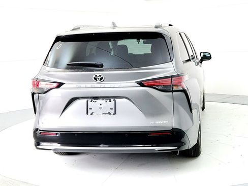 New 2026 Toyota Sienna Platinum AWD/4WD image 5