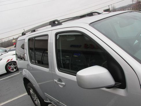 Used 2010 Nissan Pathfinder SE w/ SE Premium Journey Pkg AWD/4WD image 45