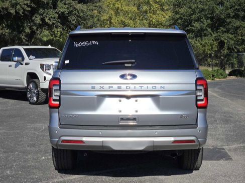 Used 2023 Ford Expedition Platinum image 4