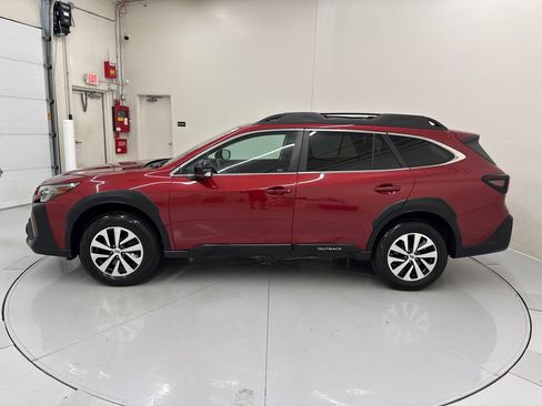 Used 2024 Subaru Outback Premium AWD/4WD image 3