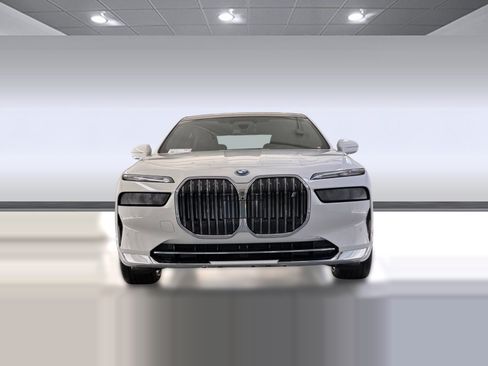 Used 2026 BMW i7 xDrive60 w/ Executive Package AWD/4WD image 5