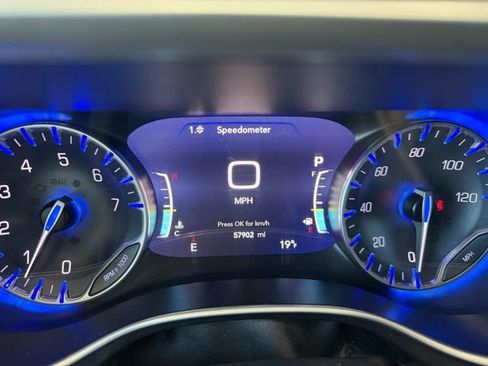 Used 2024 Chrysler Pacifica Touring-L image 20