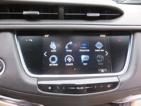 Used 2019 Cadillac XT5 AWD image 17