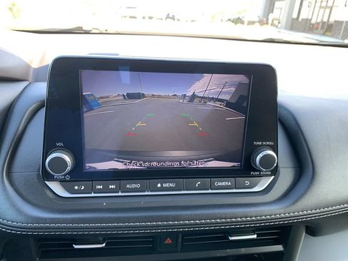 Used 2023 Nissan Rogue S AWD/4WD image 21