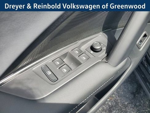 New 2025 Volkswagen Tiguan SE image 19