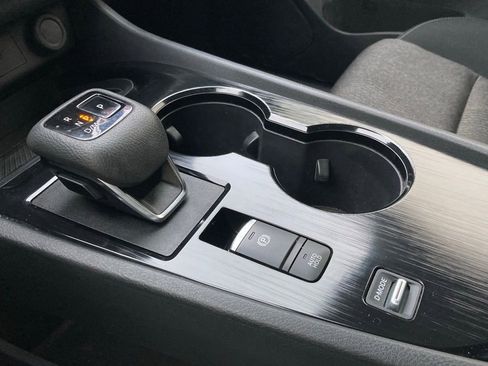 Used 2024 Nissan Rogue SV image 23