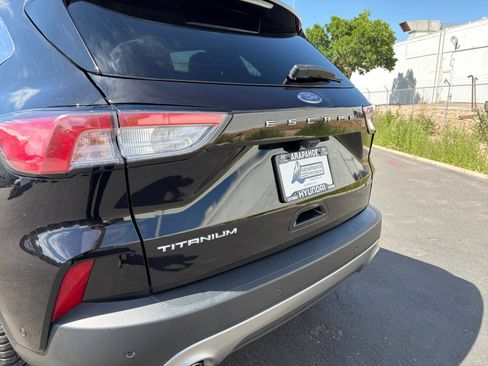 Used 2022 Ford Escape Titanium w/ Titanium Elite Package AWD/4WD image 31