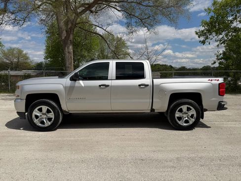 Used 2018 Chevrolet Silverado 1500 Custom w/ Custom Value Package AWD/4WD image 8