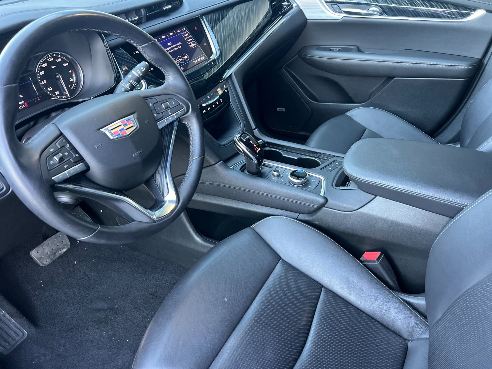 Certified 2025 Cadillac XT6 Premium Luxury FWD image 10