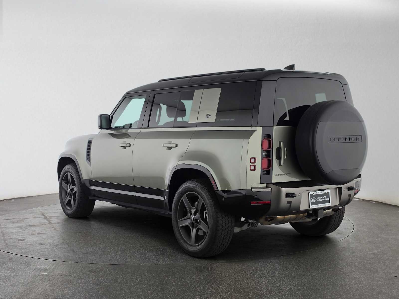 Used 2024 Land Rover Defender 110 X-Dynamic SE AWD/4WD image 3