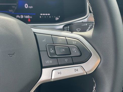 New 2025 Volkswagen Taos SE image 9