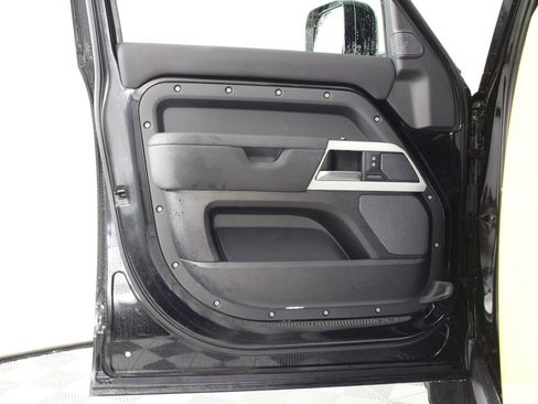 Used 2022 Land Rover Defender 110 X-Dynamic SE image 17