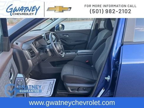 Used 2023 Nissan Rogue SV image 31