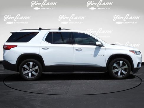 Used 2021 Chevrolet Traverse LT w/ LT Premium Package FWD image 17