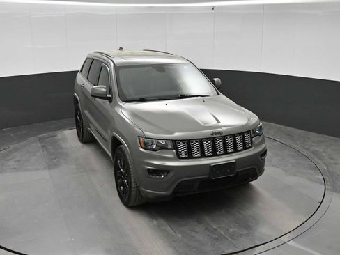 Used 2019 Jeep Grand Cherokee Altitude AWD/4WD image 24