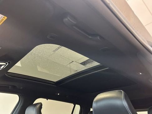 Used 2022 Jeep Grand Cherokee L Overland w/ Luxury Tech Group IV AWD/4WD image 15