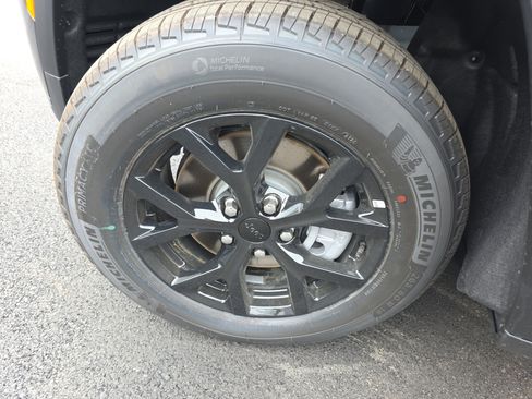 New 2025 Jeep Grand Cherokee L Altitude image 34