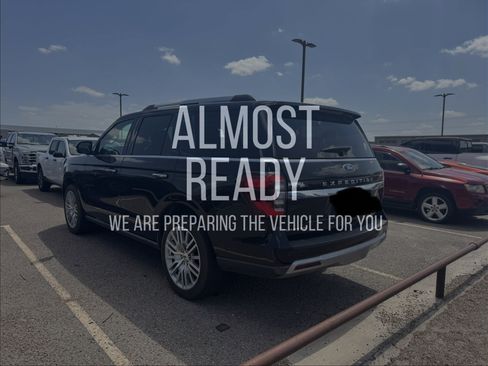 Used 2023 Ford Expedition XLT RWD image 3