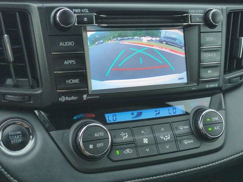 Used 2018 Toyota RAV4 XLE FWD image 18