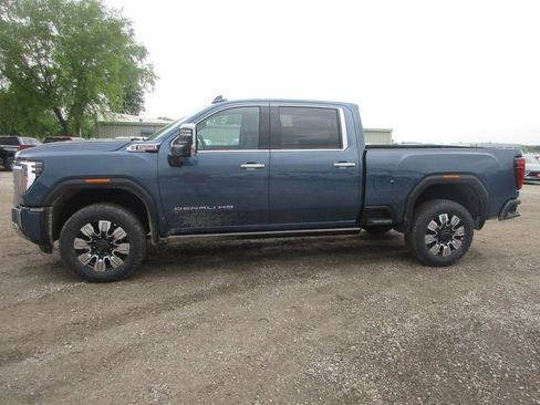 New 2026 GMC Sierra 3500 Denali w/ Denali Reserve Package AWD/4WD image 9