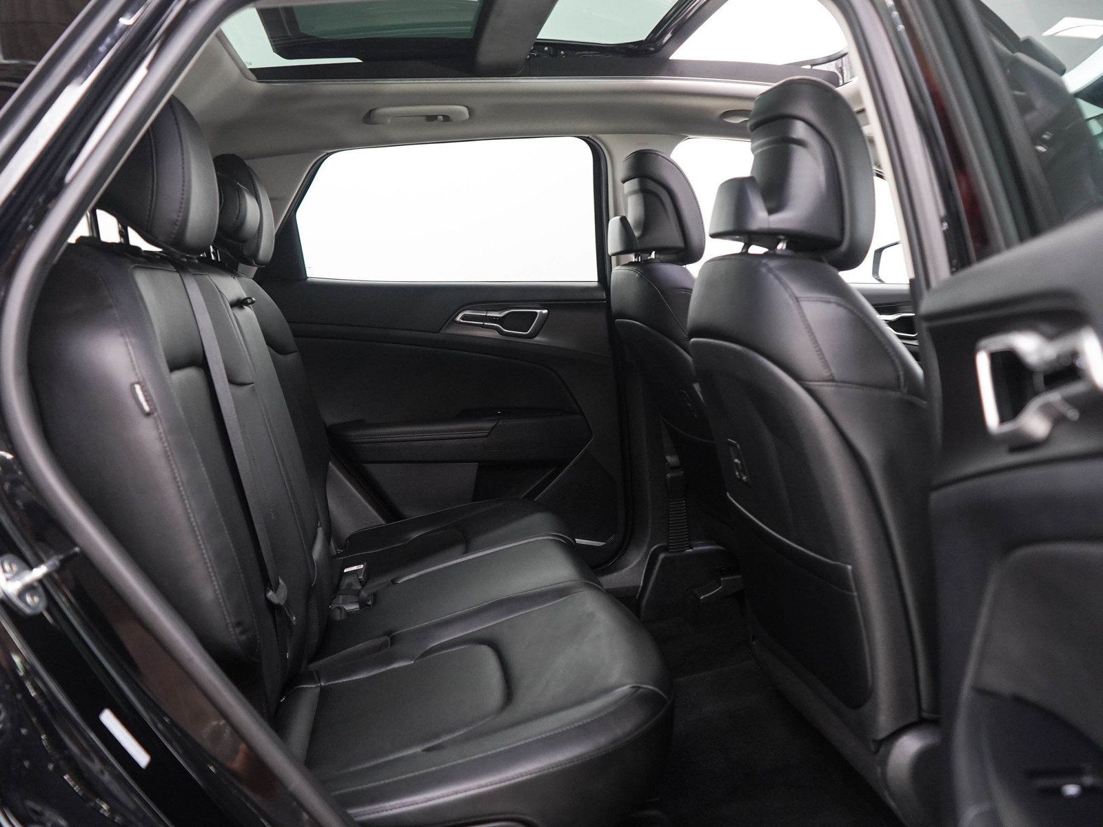 Used 2026 Kia Sportage EX AWD/4WD image 11