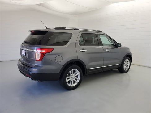 Used 2014 Ford Explorer XLT w/ Equipment Group 202A image 5