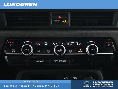 Used 2025 Honda Pilot Sport image 25