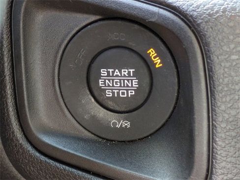 Used 2024 Jeep Gladiator Sport image 30