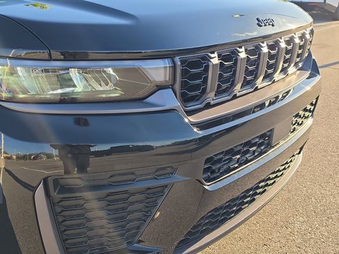 New 2026 Jeep Grand Cherokee Altitude AWD/4WD image 9
