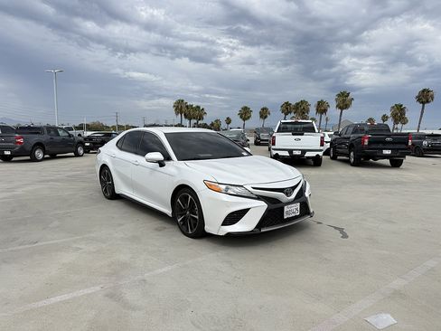 Used 2020 Toyota Camry XSE FWD image 4