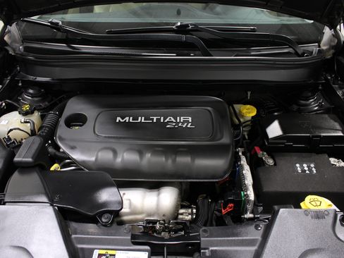 Used 2015 Jeep Cherokee Latitude FWD image 37
