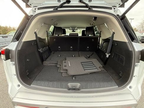 New 2025 Nissan Pathfinder SL w/ Black Appearance Package image 17