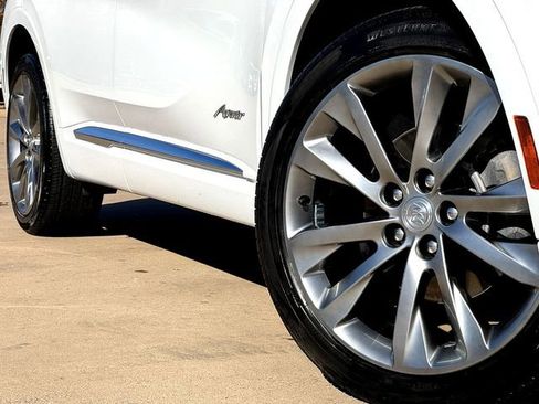 Used 2021 Buick Envision Avenir w/ Technology Package II image 2