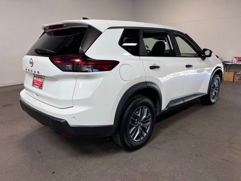 Used 2024 Nissan Rogue S FWD image 3