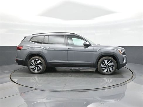 New 2026 Volkswagen Atlas SE image 8