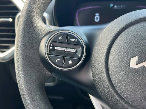 Used 2023 Kia Soul LX image 18