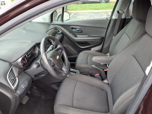 Used 2020 Chevrolet Trax LT FWD image 25