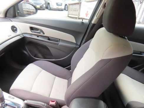 Used 2013 Chevrolet Cruze LS FWD image 18