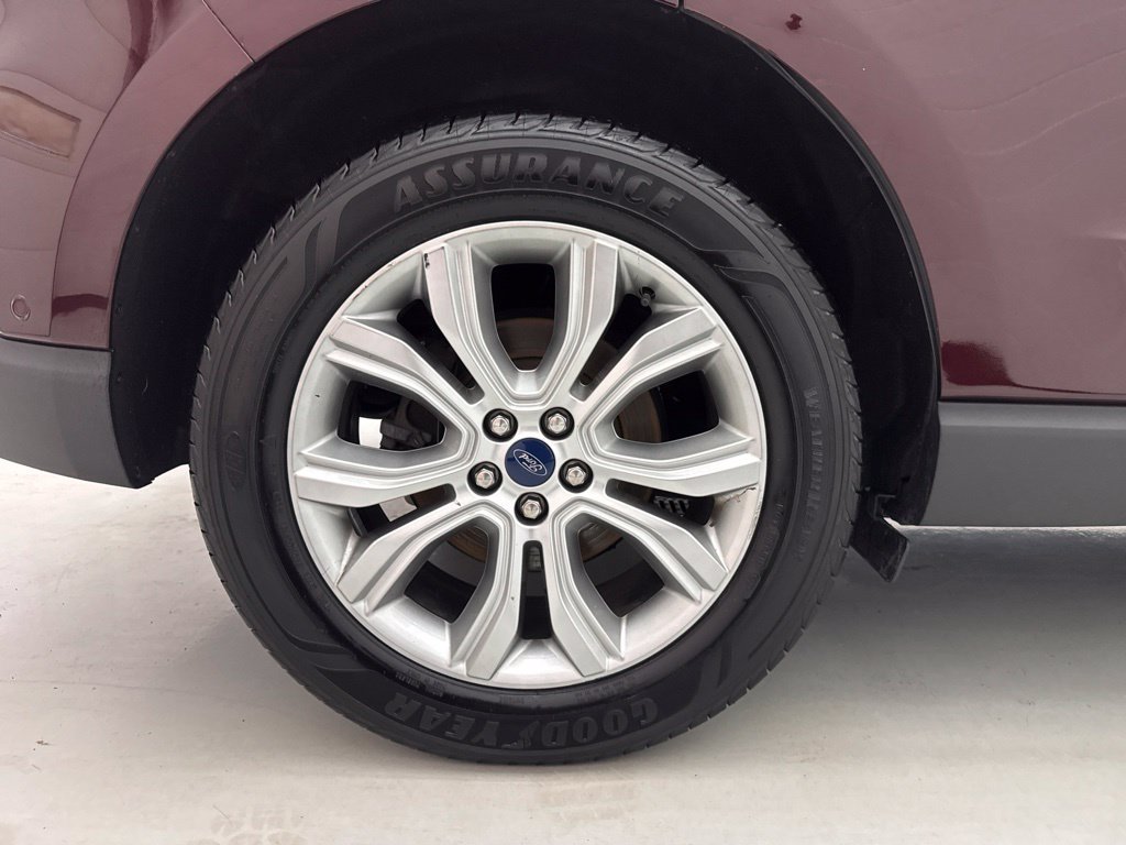 Used 2019 Ford Edge Titanium w/ Equipment Group 301A AWD/4WD image 10