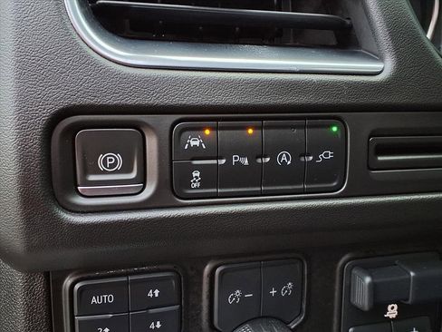 Used 2021 Chevrolet Suburban LT w/ LT Signature Package image 27