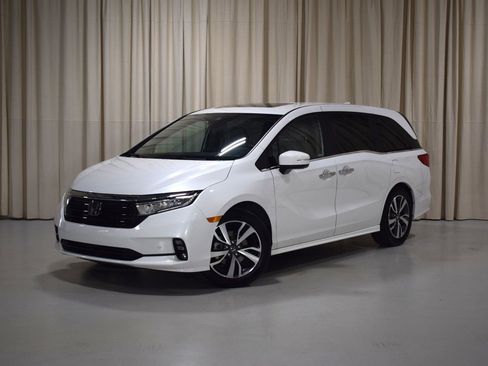 Used 2021 Honda Odyssey Touring image 1