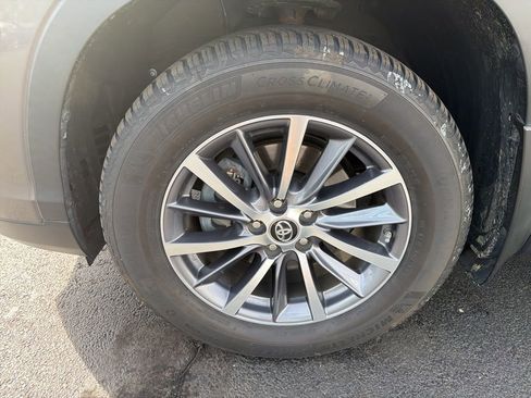 Used 2019 Toyota Highlander XLE image 10