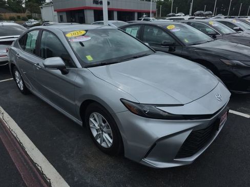 Used 2025 Toyota Camry LE FWD image 1