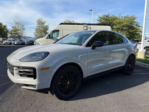 Used 2024 Porsche Cayenne Coupe AWD/4WD image 3