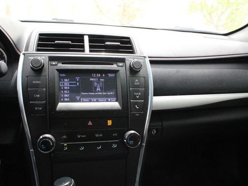 Used 2015 Toyota Camry SE FWD image 38
