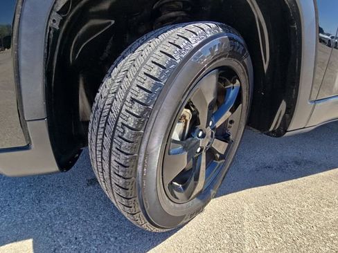 Used 2020 Jeep Cherokee Latitude Plus image 32