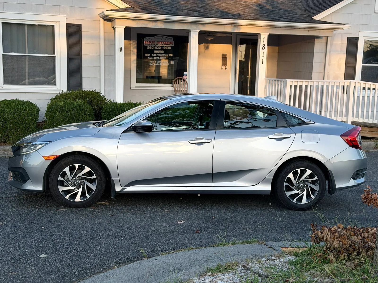 Used 2018 Honda Civic EX image 3
