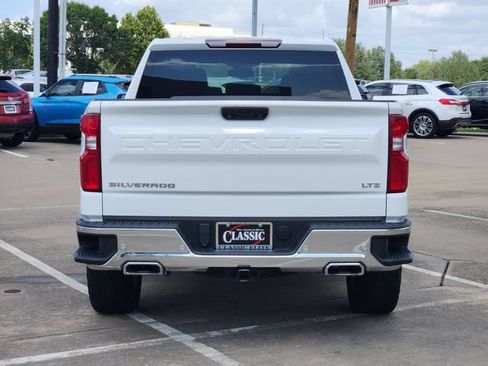 Used 2022 Chevrolet Silverado 1500 LTZ w/ Z71 Off-Road Package AWD/4WD image 6
